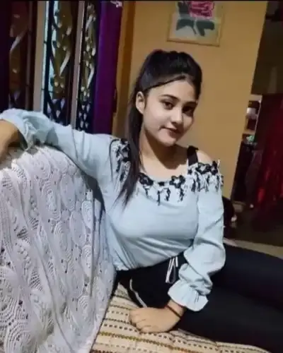 Call Girls Service in Poes Garden
